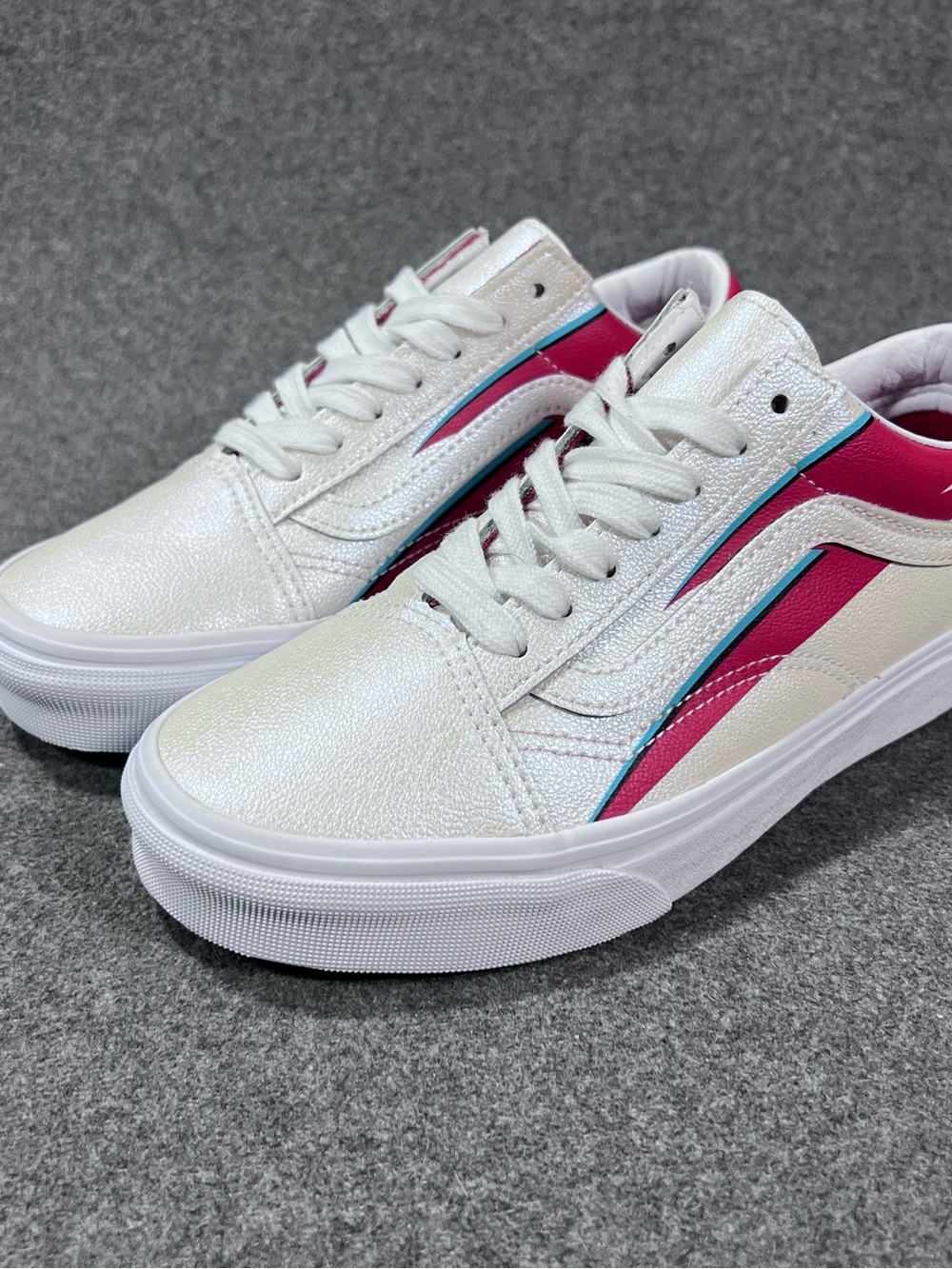 VANS Old Skool x David Bowie Aladdin Sane Limited Edition White/Red Womens 5.5